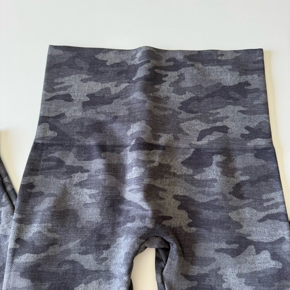 SPANX Look At Me Now Cropped Seamless Legging Sage Camo Grey Size Small - Picture 4 of 8